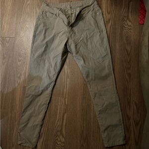 16-Top Trends-Khaki Jeans